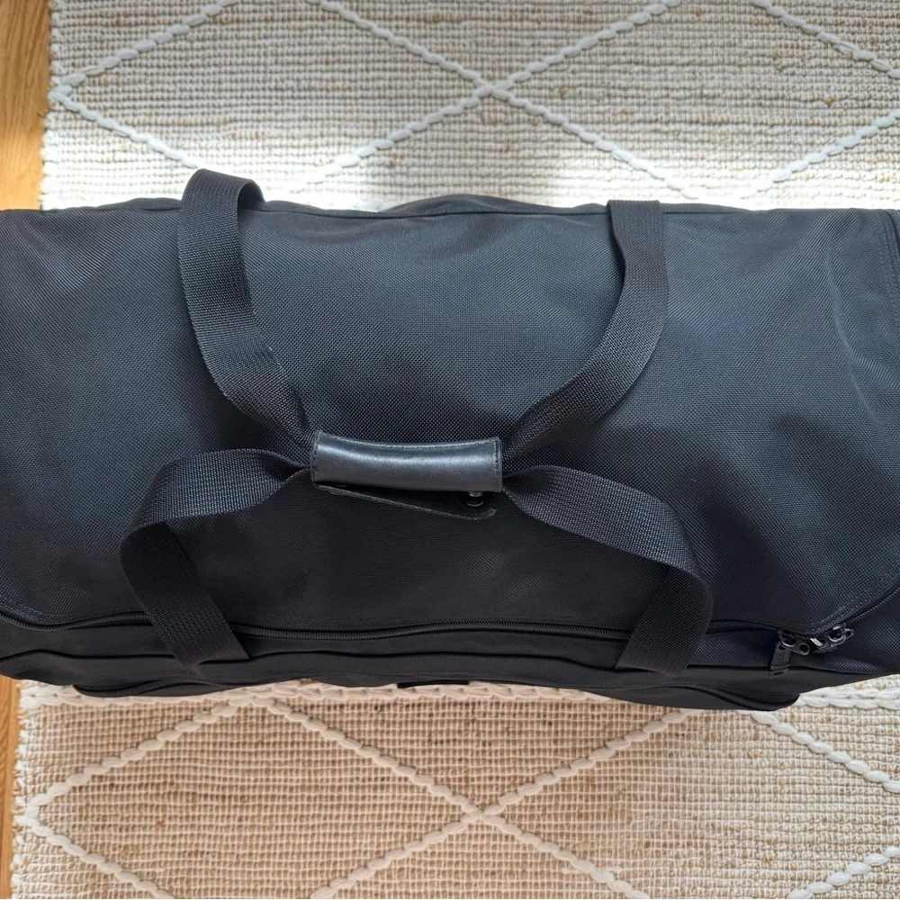 TUMI Black Travel Duffel Bag LIKE NEW